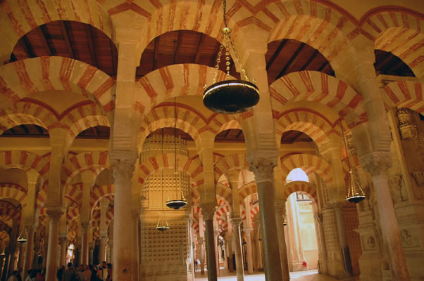 Double arches between Ab al-Rahman I and II sections.